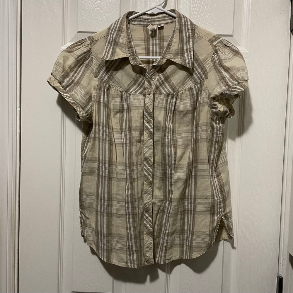 St. John’s Bay Plaid Short Sleeve Button Down - M